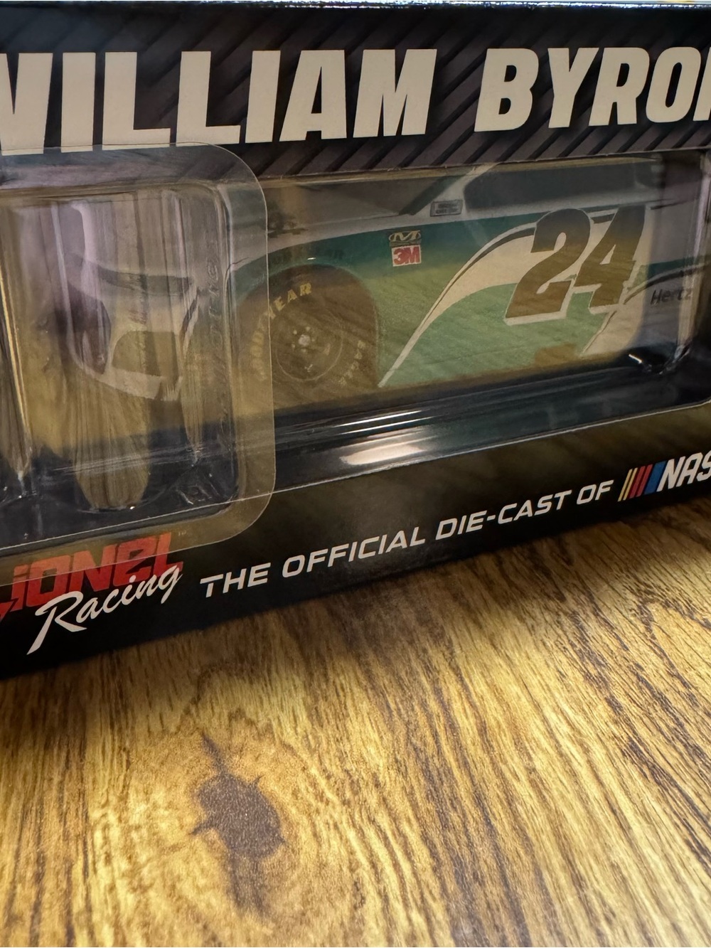 William Byron Signed 1:24 NASCAR Diecast - Picture 7 of 9